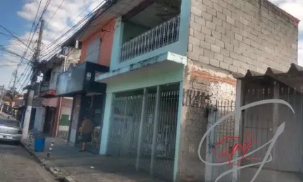 Casa  assobradada 3 dormitórios, 2 banheiros, salão, cozinha 2 ambientes, sala, área de serviço, garagem para 2 carros coberta, 134,60m2 construído, 153,50 terreno.  Venda Veloso, Osasco