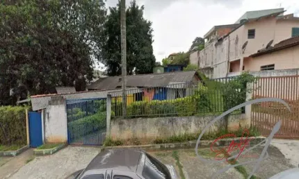 LOCAÇÃO - TERRENO DE ESQUINA - 1.550 M² - POSSUINDO CASA ANTIGA. Adequado para comércio.