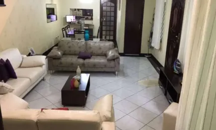 BELO SOBRADO CONSTRUÍDO EM TERRENO DE 195M² (6,5M X 30M ). EM LOCALIZAÇÃO PRIVILEGIADA