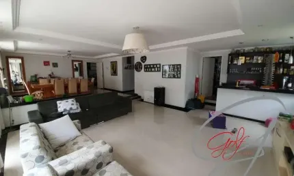 Residência de alto padrão, 722 ms. 5 suites, sala ampla para vários ambientes, na melhor localização do Parque dos Príncipes,