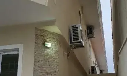 Imperdível casa à venda em Osasco-SP, na Vila Yara: 3 quartos, 2 suítes, 2 salas, 4 banheiros, 6 vagas de garagem e 300m².
