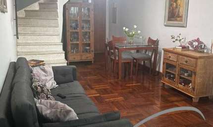 Imperdível oportunidade: Casa à venda em Osasco-SP, Vila Yara! 3 quartos, 1 suíte, 2 salas, 3 banheiros, 2 vagas, 200m².