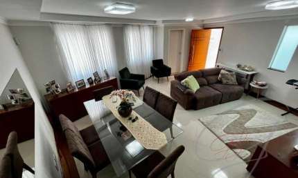 Casa residencial para venda no Bairro Bela Vista, Osasco, SP, com 212 m² de área construída. Contém 3 suítes, 5 banheiros, Sala para 3 ambientes.