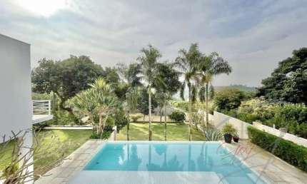 Casa residencial para Venda Granja Viana, Carapicuíba 4 dormitórios sendo 4 suítes, 3 salas, 5 banheiros, 8 vagas 488,73 m² construída, 1.181,50 m² terreno