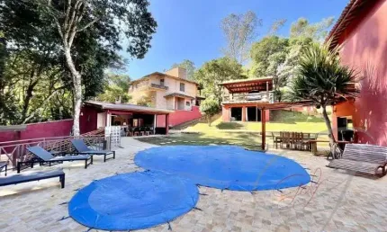 Casa residencial para Venda Granja Viana, Carapicuíba 4 dormitórios sendo 4 suítes, 3 salas, 5 banheiros, 4 vagas 1.400,00 m² construída, 2.000,00 m² terreno