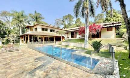 Casa residencial para Venda Granja Viana, Carapicuíba 4 dormitórios sendo 4 suítes, 3 salas, 6 banheiros, 6 vagas 540,00 m² construída, 2.534,50 m² terreno