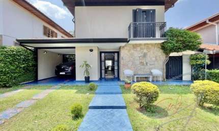 Casa residencial para Venda Granja Viana, Cotia 4 dormitórios sendo 3 suítes, 3 salas, 5 banheiros, 4 vagas 250,00 m² construída, 345,00 m² terreno