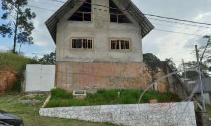 Imperdível: Casa à venda em Cotia-SP, bairro Ressaca, 3 quartos, 2 suítes, 4 banheiros, 169,00m² de área.