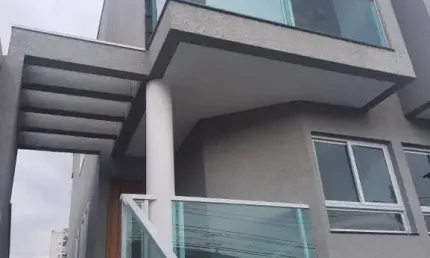 Casa à venda em Osasco-SP: 3 quartos, 1 suíte, 3 salas, 5 banheiros, 3 vagas de garagem e 256m² na Vila Campesina.
