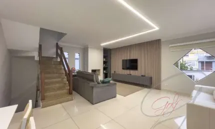 Casa à venda em Osasco-SP, Vila Campesina: 4 quartos, 1 suíte, 3 salas, 4 banheiros, 8 vagas de garagem, 305m². Venha conferir!