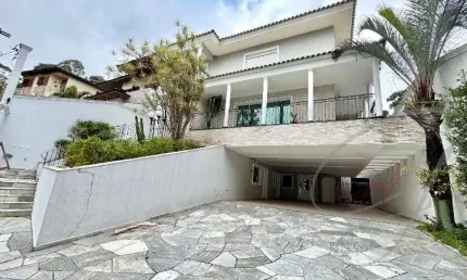 Imperdível Casa de Luxo no Parque dos Príncipes: 4 Quartos, 4 Suítes, 3 Salas, 7 Banheiros, 8 Vagas, 500m² em SP.