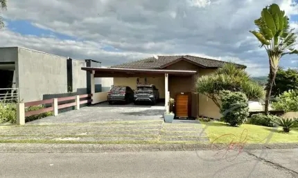 Casa residencial para Venda Pousada dos Bandeirantes, Granja Viana, Carapicuíba 3 dormitórios sendo 3 suítes, 3 salas, 4 banheiros, 4 vagas 330,00 m² construída, 500,42 m² terreno