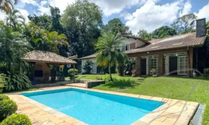 Casa residencial para Venda Granja Viana, Cotia 3 dormitórios sendo 3 suítes, 3 salas, 4 banheiros, 8 vagas 456,60 m² construída, 2.065,90 m² terreno