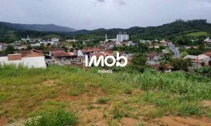 Terreno alto com 1.060 m² de área total, Barra do Rio Cerro