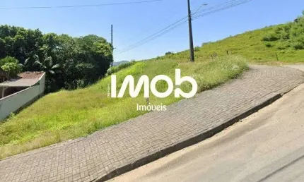 Terreno de esquina com 388,90 m² de área total, três rios do sul