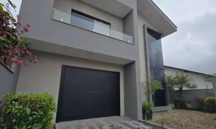 CASA COM 5 QUARTOS, BAIRRO AMIZADE - JARAGUÁ DO SUL
