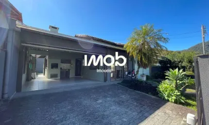 CASA SEMIMOBILIADA COM 1 SUÍTE + 2 QUARTOS, AMIZADE - JARAGUÁ DO SUL