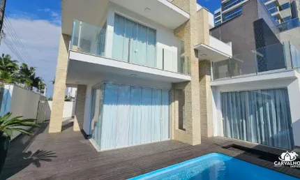 Sobrado triplex de alto padrão mobiliado e decorado na quadra mar – balneário piçarras/sc