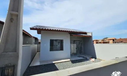 Casa 2 dormitórios na quinta dos açorianos - barra velha/sc