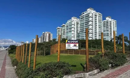 Excelente terreno frente mar disponível para locação anual R$ 12.000,00/mês - Itacolomi, Balneário Pilarras/SC