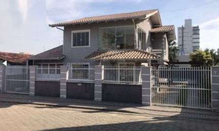Sobrado com 6 quartos quartos para à venda no bairro Itajuba cidade Barra Velha no valor 1.600.000,00