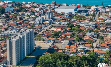 Apartamento no residencial itajuba beach club com 2 quartos e lazer completo a 500 metros do mar em barra velha
