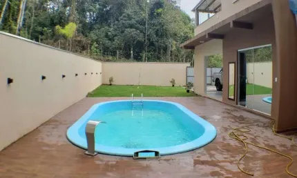 Casa com Piscina, Hidromassagem e perto do mar e com vista para a mata – Qualidade de Vida a 12 Minutos da Praia