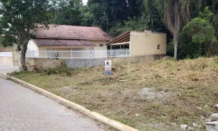 Terreno Plano com 302 m² a 300 Metros do Mar no Bairro Itacolomi em Balneário Piçarras