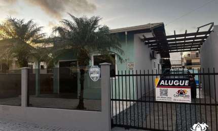 Casa com Piscina e 2 Dormitórios – Locação Anual no Bairro Itajuba, Barra Velha