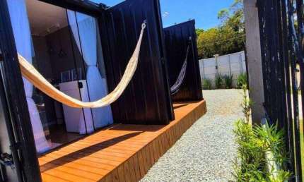 Kitnet Container Mobiliada com Amplo Terreno – Locação Anual em Balneário Piçarras