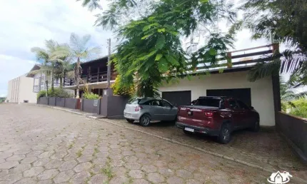 Amplo Sobrado com Vista para o Mar – Venda ou Locação Anual em Barra Velha