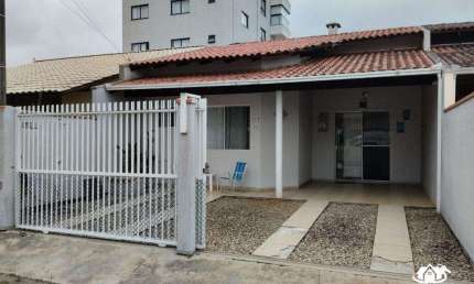 Casa com 2 Dormitórios a 300 Metros da Praia – Venda em Balneário Piçarras