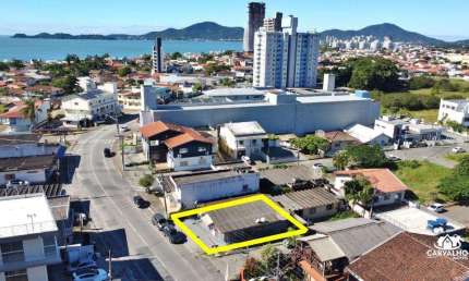 Sala Comercial de Esquina no Centro de Penha – Localização Estratégica