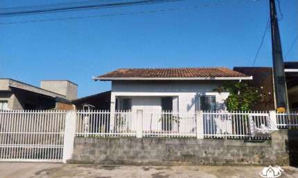 Casa com Piscina e 3 Dormitórios – Bairro Itajuba, Barra Velha