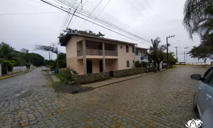 Sobrado Exclusivo a 50 Metros da Praia da Bacia da Vovó – Penha/SC