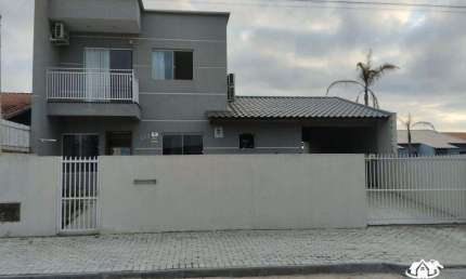 Sobrado Mobiliado com 3 Dormitórios e Amplo Jardim – Venda em Barra Velha