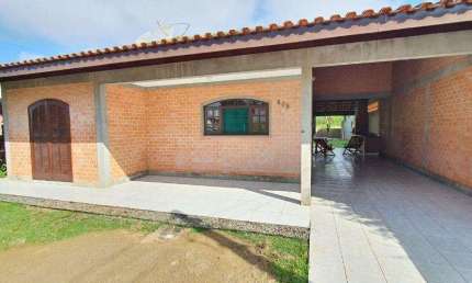 Casa Térrea com 2 Suítes e Amplo Quintal – Centro de Balneário Piçarras