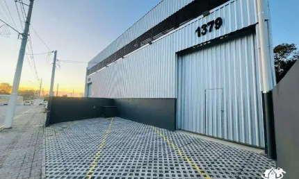 Galpão novo com 300m² e pé direito alto no Itacolomi – Balneário Piçarras, próximo à BR 101