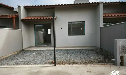 Casa com 2 quartos, suíte e varanda no bairro itajuba em barra velha