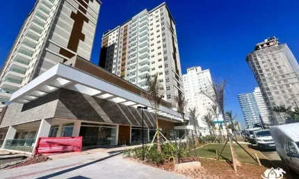 Sala comercial com 28m² no Pantai Home Center em Balneário Piçarras de frente para a Nereu Ramos