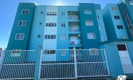 Apartamento térreo mobiliado com 2 dormitórios e ótima localização próximo a praia em Barra Velha
