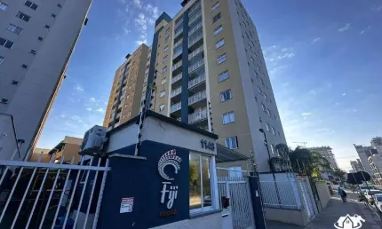 Apartamento mobiliado com 2 dormitórios e sacada com churrasqueira para locação anual no centro de balneário piçarras