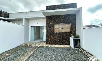 Casa semi-mobiliada com dois dormitórios e área de festas para locação anual no bairro itajuba em barra velha