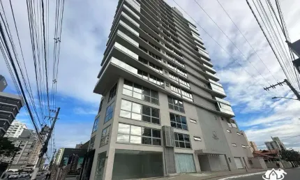 Sala comercial de 45m² para locação anual na avenida nereu ramos no bairro itacolomi em balneário piçarras