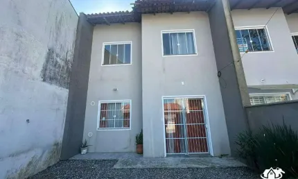 Sobrado mobiliado com 2 dormitórios no bairro itajuba em barra velha próximo ao mar