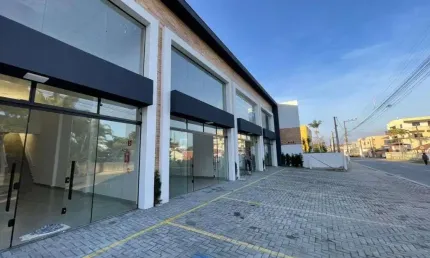 Sala comercial para locação anual com 157m² na avenida cirino cabral no bairro itajuba em barra velha
