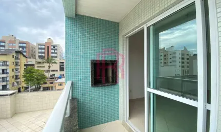 Apartamento semi-mobiliado para locação anual no Centro de BC