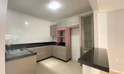 Sobrado, 03 dormitórios para locação anual em Balneário Camboriú