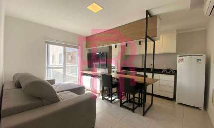 Apartamento, 02 dormitórios para locação anual na Praia Brava