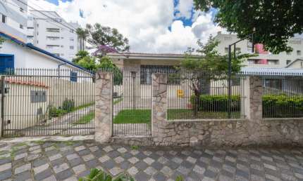 Casa para venda possui 183 metros quadrados com 7 quartos em Mercês - Curitiba - PR